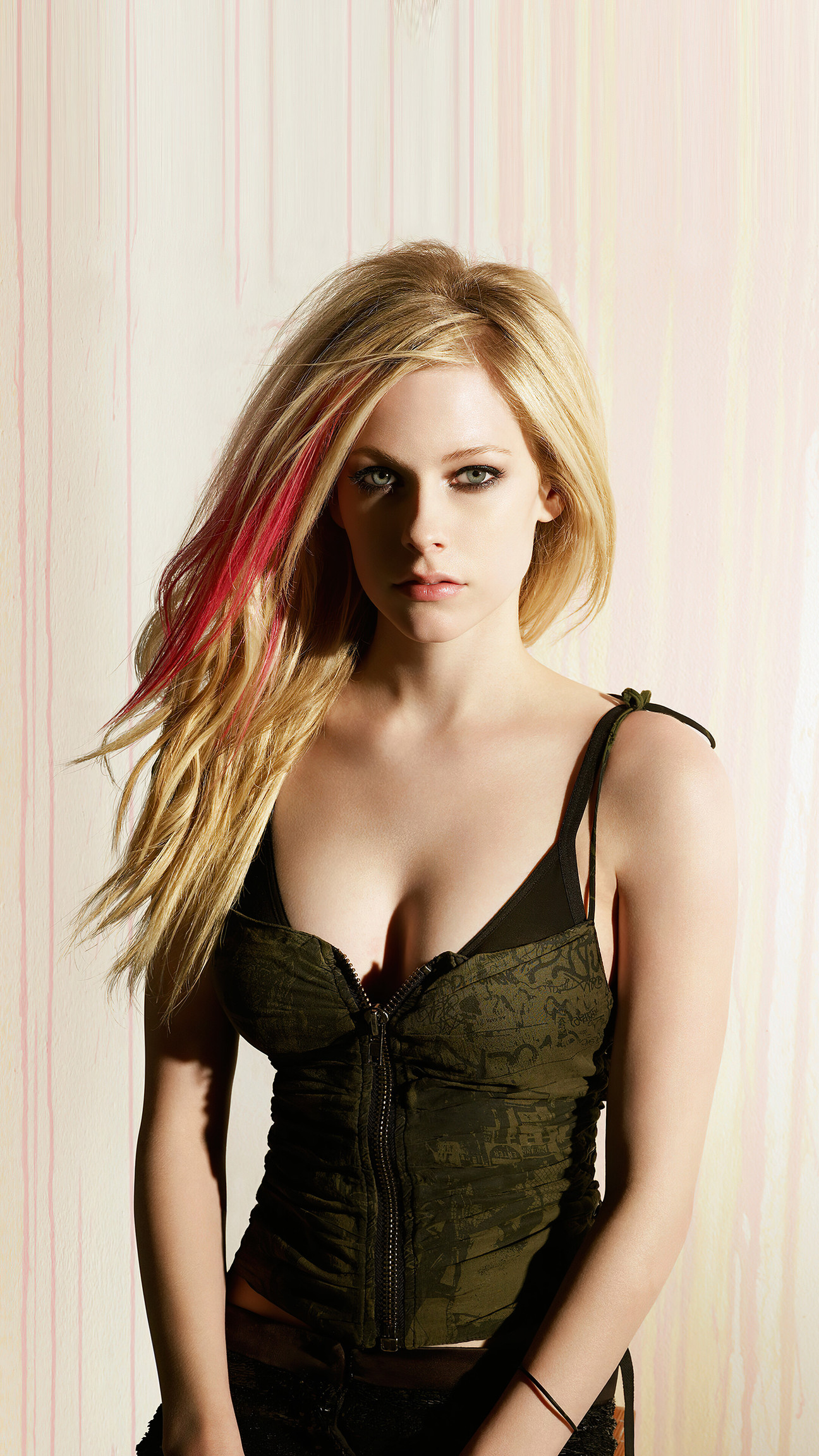 艾薇儿·拉维尼 Avril Ramona Lavigne 手机壁纸
